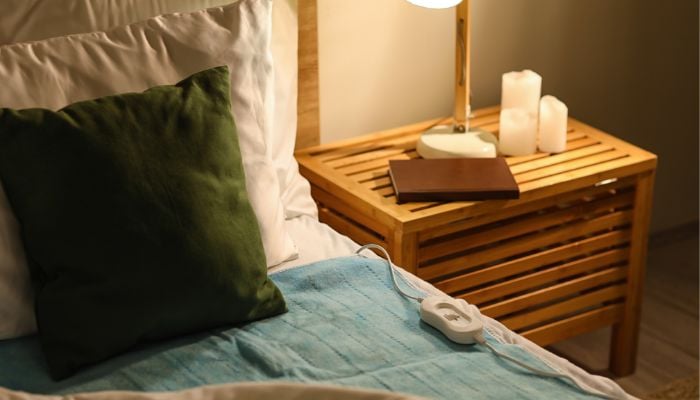 An undated image illustrating an electric heating bed sheet. — Canva