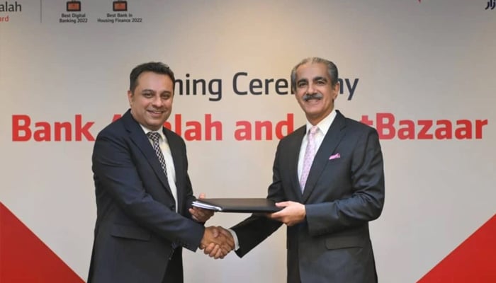 An undated image showing Qist Bazaar CEO Arif Lakhani (left) and Bank Alfalah CEO Atif Bajwa (right). — Qist Bazaar