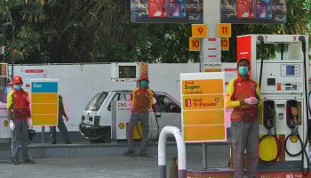 Petrol price hiked by Rs5 per litre in Pakistan
